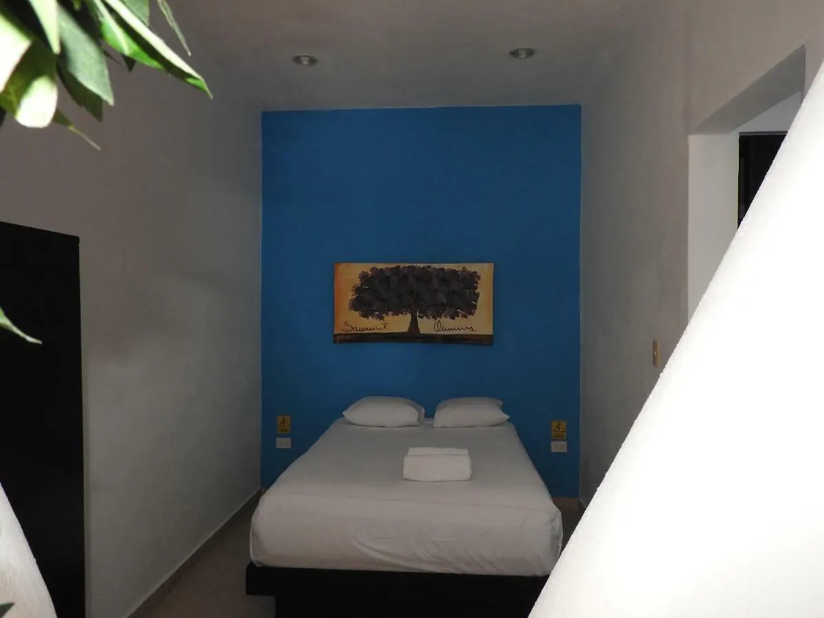 Easy Hotel プレヤデルカーメン