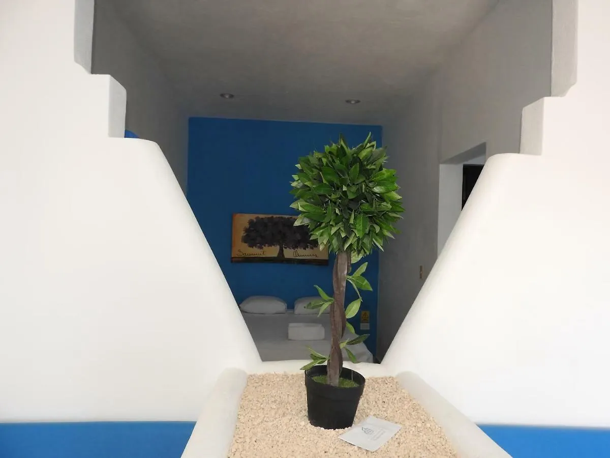 Easy Hotel プレヤデルカーメン